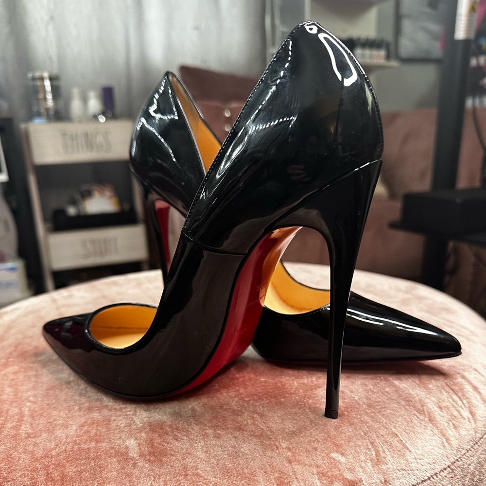 Christian Louboutin “SO KATE” CLEAN bottoms!! 🤩